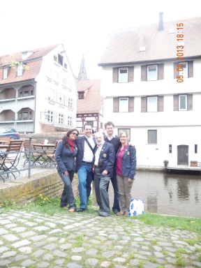 The group posing with the Ulmer Münster in the background